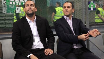 Αγγελόπουλοι: Ιστορική νίκη για τον Ολυμπιακό 