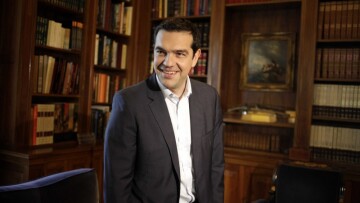 Τσίπρας στο Bloomberg: Η κυβέρνηση δεν έχει εντολή να κάνει συμφωνίες που θα δεσμεύουν τη χώρα