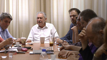 Κωμικοτραγικό σίριαλ η παραίτηση του Κουβέλη 