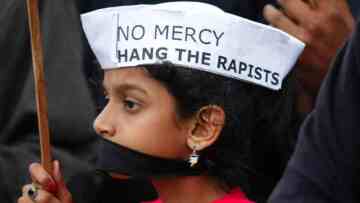Ινδία: Ακόμα δύο συλλήψεις για τον ομαδικό βιασμό και φόνο των δύο κοριτσιών