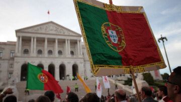 Πορτογαλία: «Άκυρα» τα μέτρα λιτότητας από το Συνταγματικό Δικαστήριο