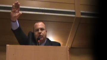 «Έδινα άδεια για όπλα στους Χρυσαυγίτες, όπως έκαναν όλοι», λέει ο ψυχίατρος της ΧΑ