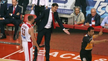 Μπαρτζώκας: Οι δικοί μας πρόεδροι δεν πετάνε χαρτονομίσματα ούτε βρίζουν διαιτητές