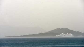 Με κακοκαιρία ξεκίνησε το τριήμερο πάρτι στο Σκορπιό 