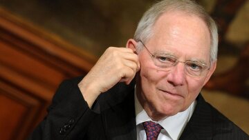 Σόιμπλε: Η μείωση των επιτοκίων αποτελεί μόνο προσωρινή λύση