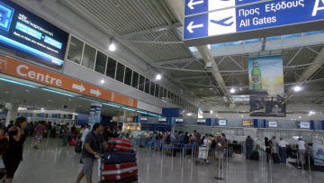 Οι τουρίστες ανακαλύπτουν ξανά την Αθήνα: Αύξηση κατά 18,4% στις αφίξεις στο «Ελ. Βενιζέλος» 