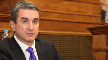 «Επιχείρηση διεύρυνσης» με την επιστροφή Λοβέρδου στην κυβέρνηση