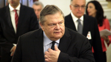 Βενιζέλος στους υπουργούς του: Θα μιλάτε μαζί μου, όχι με το Μαξίμου!