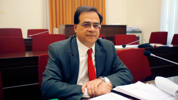 Η δύσκολη πρεμιέρα Χαρδούβελη στο Eurogroup και οι απαιτήσεις των δανειστών