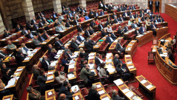 Θερινή μάχη στη Βουλή για την ψήφιση προαπαιτούμενων