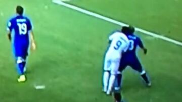 Βίντεο: Ο Σουάρες δάγκωσε (ξανά) τον Κιελίνι