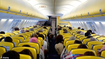 Η πτήση της... κολάσεως: Μεθυσμένοι επιβάτες της Ryanair χτύπησαν επιβάτη και ούρησαν στο πάτωμα!