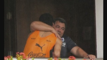 Βίντεο: Συναισθηματική φόρτιση στο «αντίο» του Σουάρες μετά την τιμωρία του