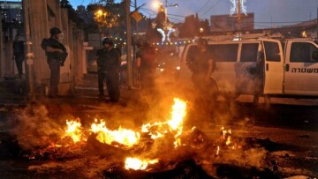 Βίαια επεισόδια σε αραβικές πόλεις του Ισραήλ - Ρουκέτες και επιδρομές στη Γάζα   