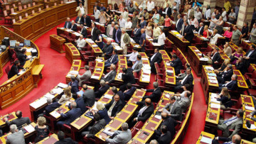 Τέσσερις, τουλάχιστον, οι προτάσεις για το δημοψήφισμα περί της ΔΕΗ