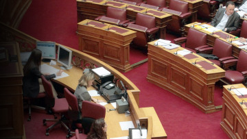 «Στον αέρα» η σημερινή συνεδρίαση για το δημοψήφισμα