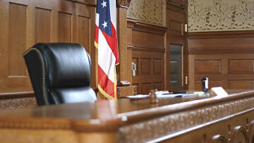 ΗΠΑ: Κατέρρευσε στο δικαστηριο ο ύποπτος για τη σφαγή μιας οικογένειας στο Τέξας