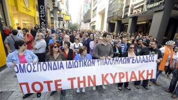 «Κυριακή ανοιχτά»: Οι παραλίες κέρδισαν τις βίτρινες