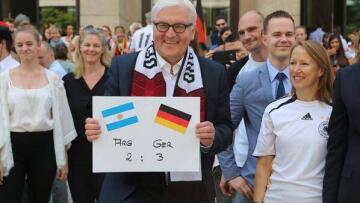 Βίντεο: Ο Γερμανός ΥΠΕΞ «οργανωτής» της κερκίδας 