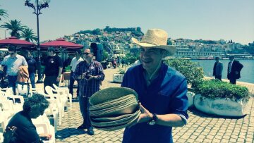 Το «Ποτάμι»… φοράει μαγιό και πάει παραλία για να ενημερώσει για τον αιγιαλό