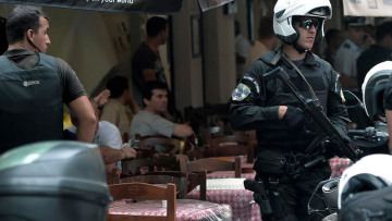 Ψάχνουν για τη γιάφκα του Μαζιώτη σε Μαραθώνα, Σεπόλια, Πατήσια και Κυψέλη