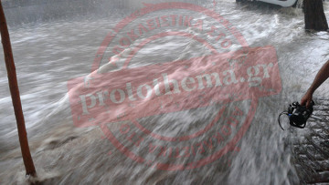 Μπουρίνι σάρωσε την Αθήνα 