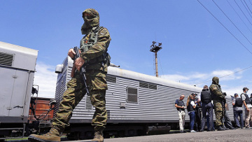 Πτήση ΜΗ17: Ολλανδοί ερευνητές εξετάζουν τις σορούς σε σιδηροδρομικό σταθμό