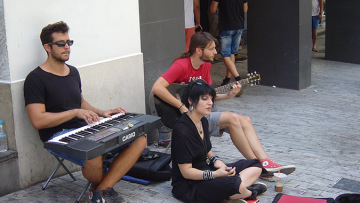 Στις γειτονιές της Αθήνας: Παγωτό χωνάκι, η «φτερού» και μια «όαση» στην Πανεπιστημίου