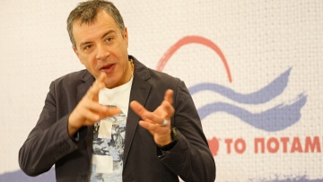 Θεοδωράκης: Tα παλιά κόμματα δεν θα μας σώσουν ούτε τώρα 