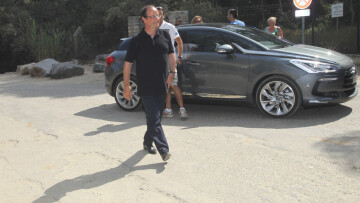 Ολάντ: Φεύγει διακοπές με την Ζουλί Γκαγιέ... στα πεθερικά!