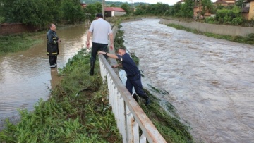 Βίντεο: Εικόνες βιβλικής καταστροφής - Τρία θύματα από τις πλημμύρες στη Βουλγαρία