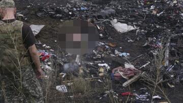 Ουκρανία: Βρέθηκαν περισσότερα πτώματα στον τόπο της συντριβής του Boeing 777