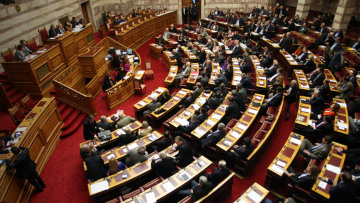 Τροπολογίες: Τι άλλαξε την τελευταία στιγμή για ΜΜΕ, δάση και αιγιαλό