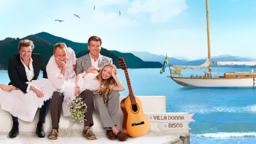 Η σκηνοθέτης του «Mamma Mia» διαμαρτύρεται για τον αιγιαλό