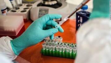 «Πράσινο φως» σε μη εγκεκριμένα φάρμακα για τον Έμπολα 