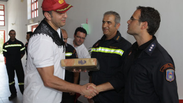 Φωτογραφίες: Με κρητικό μαντήλι ο Κικίλιας στην περιοδεία του στη Μεγαλόνησο