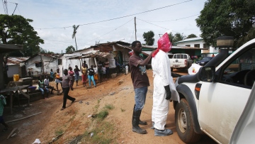 Λιβερία: Ένοπλη επίθεση σε κλινική για τον Έμπολα - Το έσκασαν 29 ασθενείς