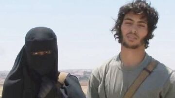 Βρετανίδα μαχητής του Ισλαμικού Κράτους απειλεί: Θέλω να αποκεφαλίσω Αμερικανούς