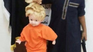 Σοκ: Παιδί τζιχαντιστών μιμείται την εκτέλεση του Φόλεϊ