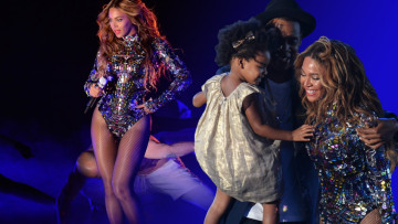 Ολα όσα έγιναν χθες στα βραβεία MTV