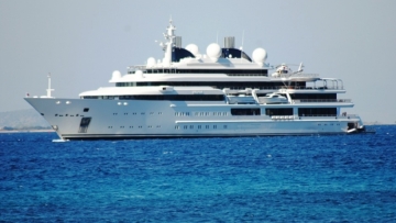 «Τρέλανε» τη Λευκάδα με το γιοτ του ο Εμίρης του Κατάρ