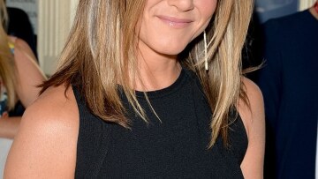 Jennifer Aniston: “Απάντησε” στο γάμο των Brangelina με see-through εμφάνιση         