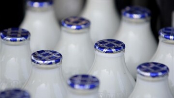 Να μειώσει το ΦΠΑ στο γάλα στο 6,5% εξετάζει η κυβέρνηση