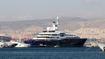 Στον Πειραιά η θαλαμηγός Al Mirqab, ένα από τα θαύματα της ναυπηγικής