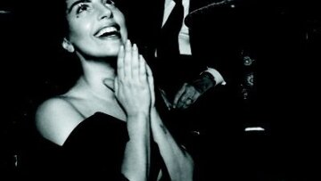 Lady Gaga: Ξεκίνησαν τα tweets για την Ελλάδα