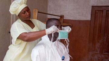 Σιέρα Λεόνε: 200 νεκρούς από Έμπολα αποκάλυψε η απαγόρευση κυκλοφορίας