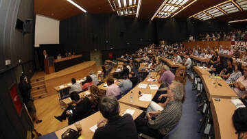 Σύγκρουση μέχρι τέλους για τους ελέγχους των συμβάσεων