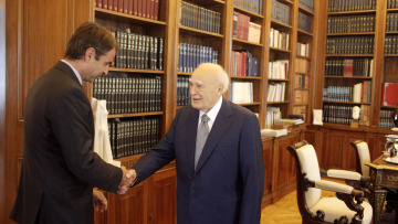 Μητσοτάκης σε Παπούλια: Ο νόμος για την αξιολόγηση πρέπει να εφαρμοστεί