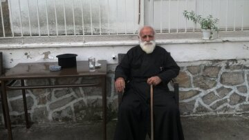 Οι κάτοικοι και ο παπάς του χωριού στην Αμφίπολη... στο BBC!