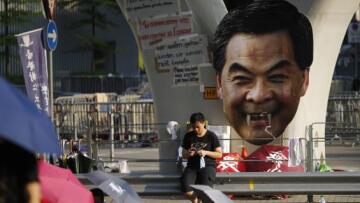 Διαδηλώσεις στο Χονγκ Κονγκ: Ο «δράκουλας» και ο 17χρονος ήρωας